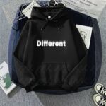 capuche avec design Different noir